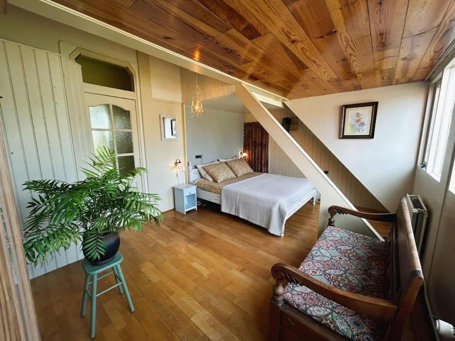 Onder De Kastanje! Villa Koedijk ภายนอก รูปภาพ