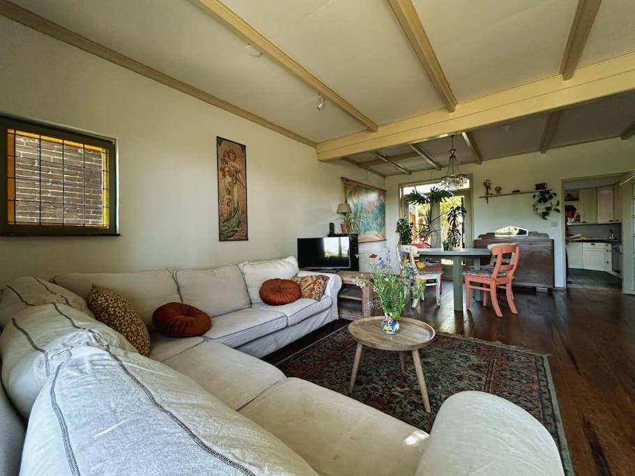 Onder De Kastanje! Villa Koedijk ภายนอก รูปภาพ