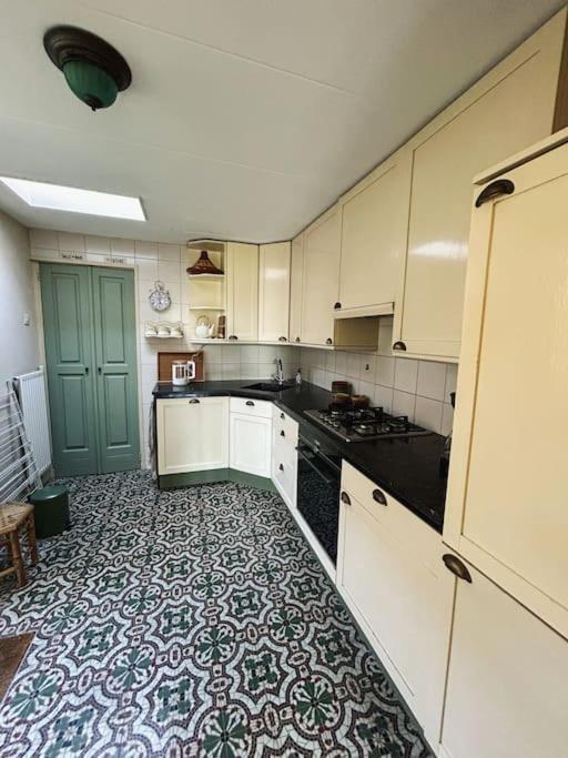 Onder De Kastanje! Villa Koedijk ภายนอก รูปภาพ